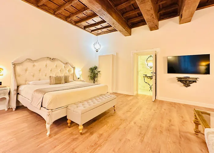 Trevi Fountain Elegant Apartment