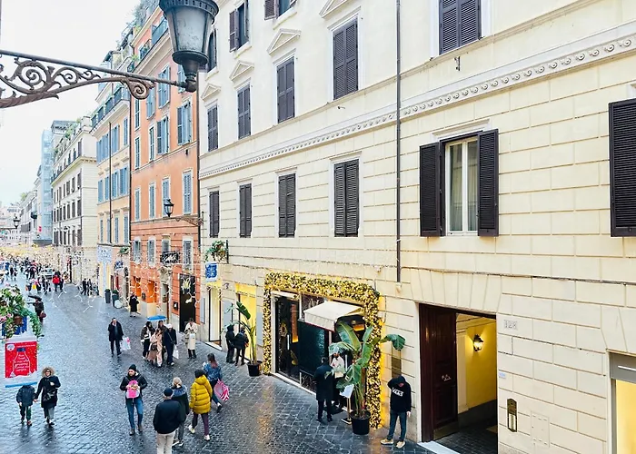 Trevi Fountain Elegant Apartment